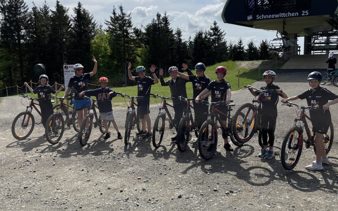 Wie werden Sportschülerinnen und -schüler weiter gefördert?