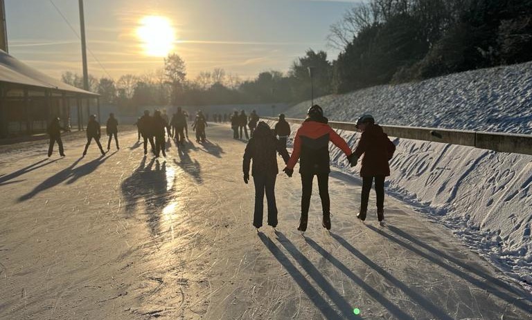 Eislaufen im Winter-Wonderland