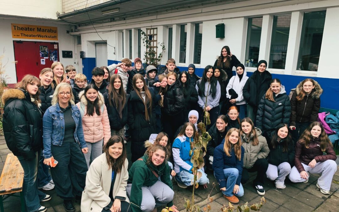 Besuch des Theaterstücks „Come a little closer“